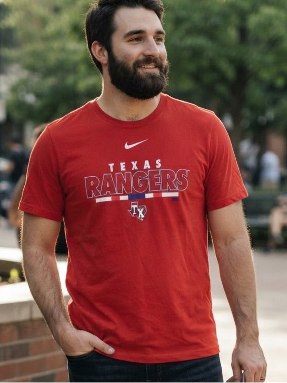 Nike Tee Texas rangers Logo size Medium M Men’s T-Shirt Red short sleeve
